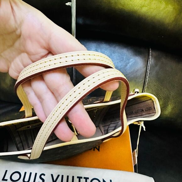 Brand New Louis Vuitton Neverfull PM Beige Interior - Picture 4 of 14